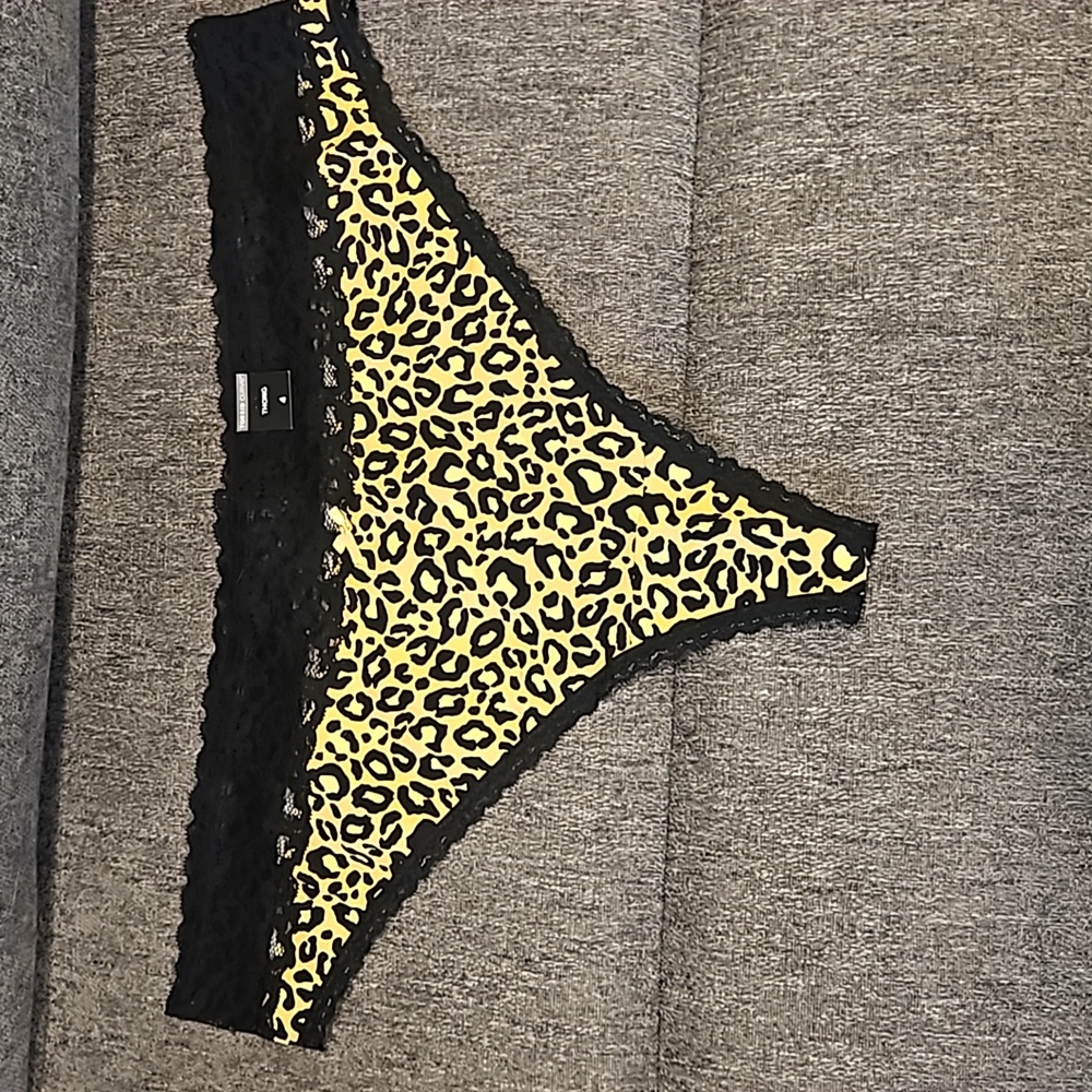 Torrid mid rise lace trim thong leopard panty size 4x
